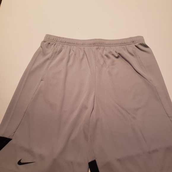 Nike Basketball Shorts Grey - Picture 3 of 16